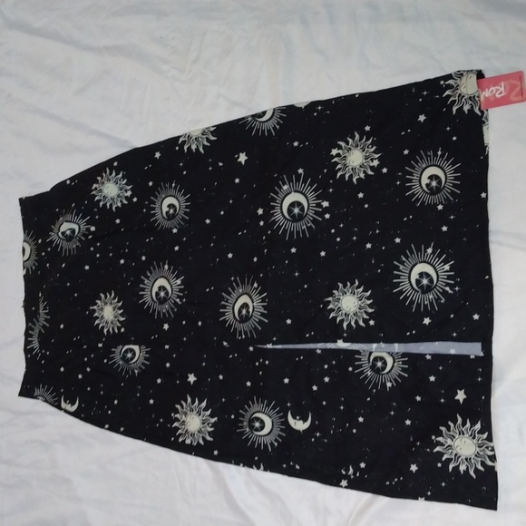 NWT ROMWE Avant Sun & Moon Print Skirt - Picture 4 of 10